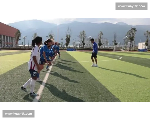 门神” 某色石布：用热爱架起两代足球桥